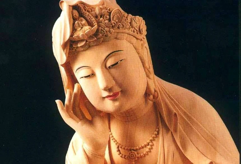 Bồ-tát Quán Thế Âm là biểu trưng của hạnh nguyện từ bi, ban vui và cứu khổ.